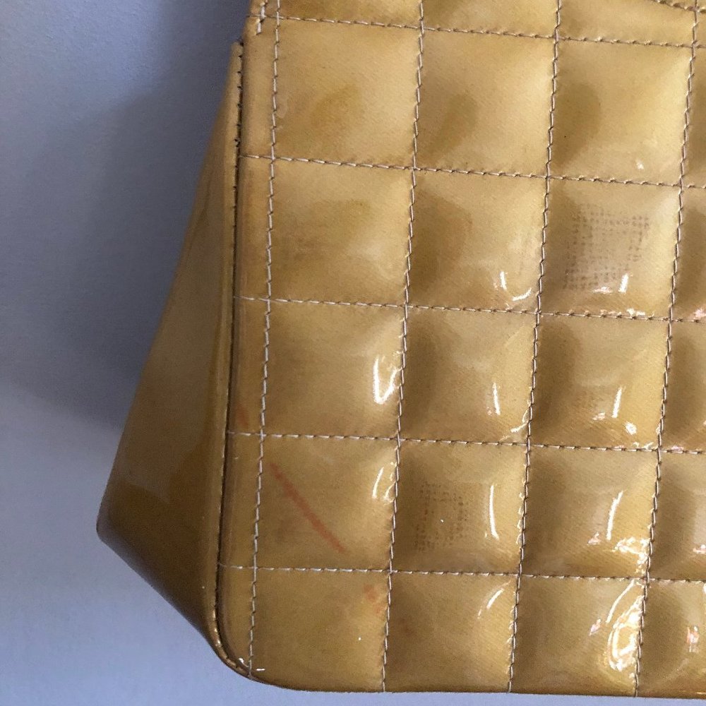 SOLD - Authentic CHANEL Vintage Shoulderbag - Picture 13 of 15